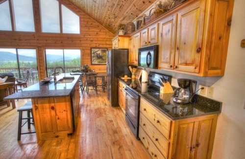 Cleveland Cabin | Relax & Unwind at Ritz on the Rocks! Dog Friendly, Hot Tub, Near Wineries!