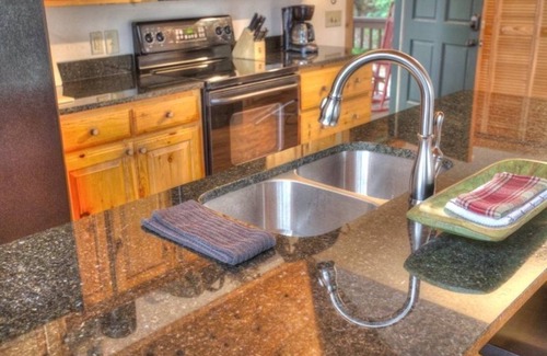 Cleveland Cabin | Relax & Unwind at Ritz on the Rocks! Dog Friendly, Hot Tub, Near Wineries!
