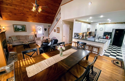 Dahlonega House | Relax & Unwind at the Chestatee River Retreat! Pet Friendly & Near Wineries