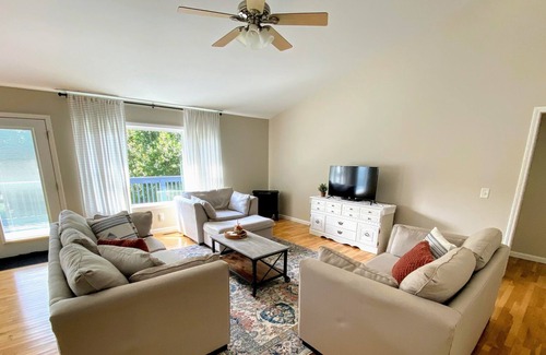 Cleveland House | Relax & Unwind at the Horse Range Mountain Haven