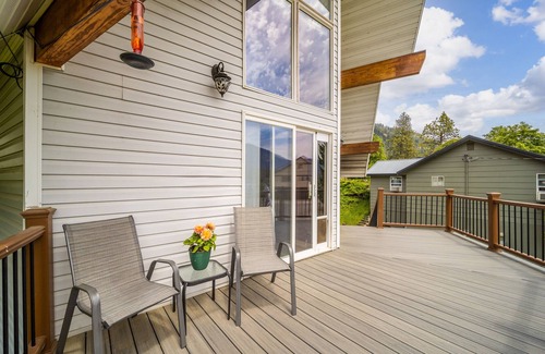 Bayview House | Relax with room to entertain in Beautiful Bayview!