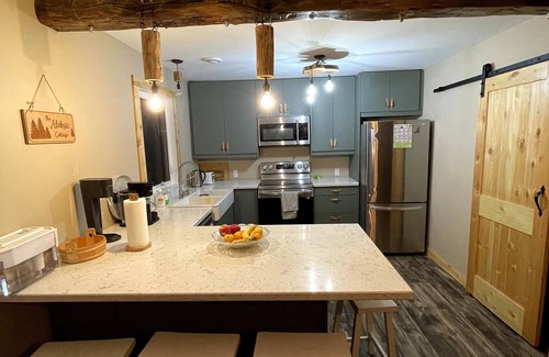 Georgian Bluffs Cottage | Relax with the whole family at this peaceful waterfront cottage.