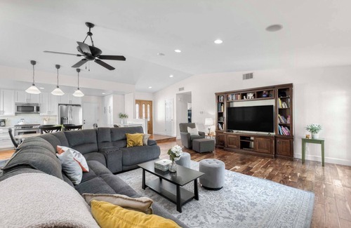 Oak Park House | Relax with the whole family at this peaceful and cozy place to stay.