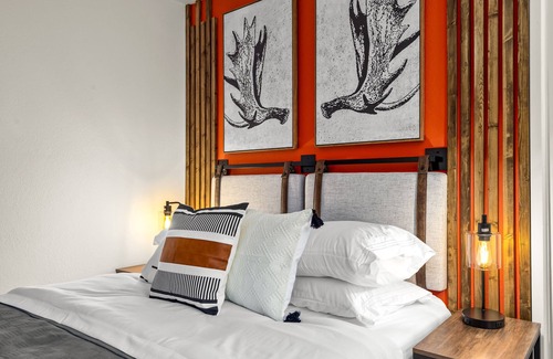 Pollock Pines House | Relax, work or play at this cozy mountain chalet
