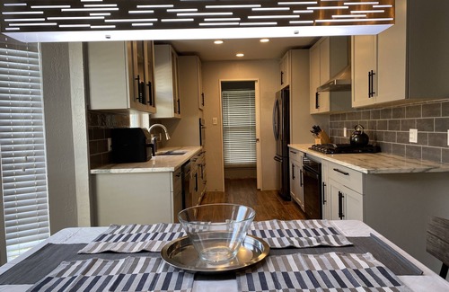 Richardson House | Relax, Work & Play near CityLine, Richardson with a pool table and swimming pool