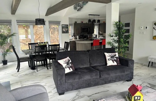 Val-des-Monts House | Relaxation at its best - Waterfront cottage - Private Road