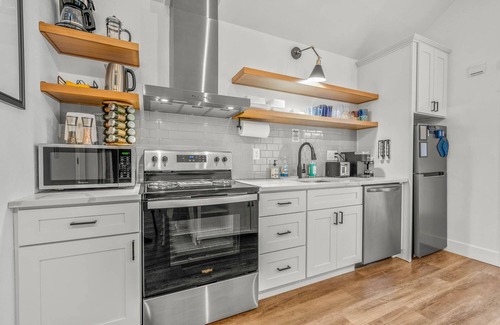 Beaverton House | Relaxation Awaits!