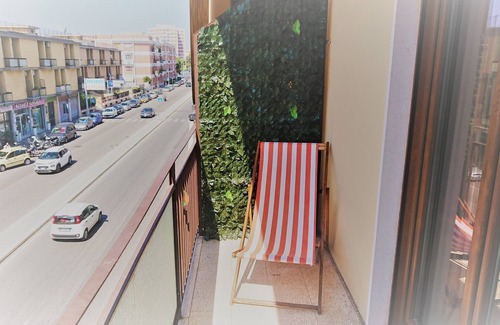 Municipio 2 Apartment | Relaxation in downtown and 5min from the City Park!