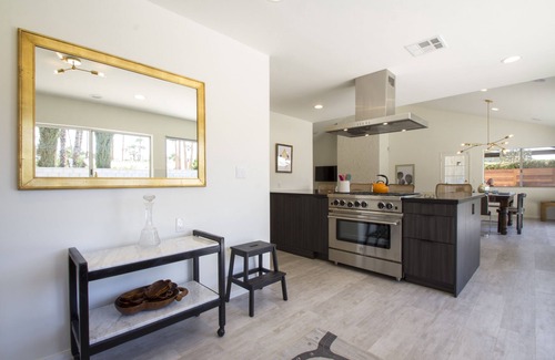 Sonora Sunrise House | Relaxation, Mountain Views, ECO upgrades, Design, Saltwater Pool/Spa!