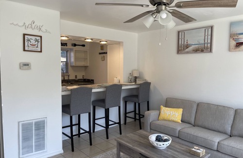 Mid America Condo | Relaxation Retreat-Cozy “Retreat” to unwind located directly on the water’s edge