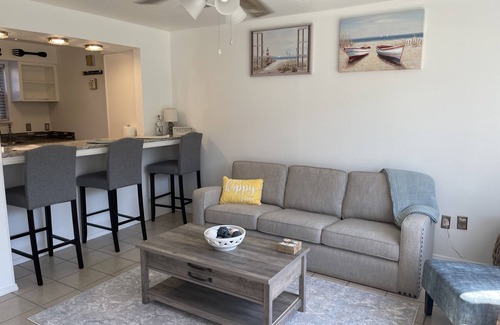 Mid America Condo | Relaxation Retreat-Cozy “Retreat” to unwind located directly on the water’s edge