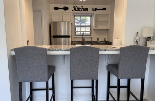 Mid America Condo | Relaxation Retreat-Cozy “Retreat” to unwind located directly on the water’s edge