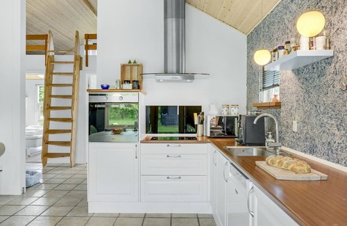 Glesborg House | Relaxed atmosphere surrounded by soothing greenery.