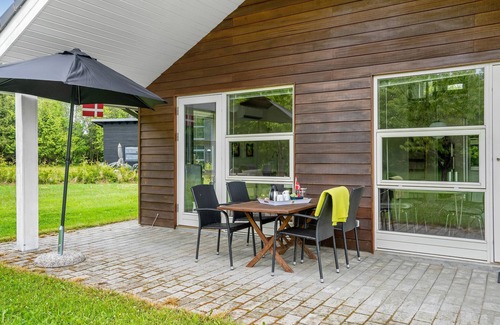 Glesborg House | Relaxed atmosphere surrounded by soothing greenery.