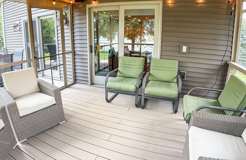 Nekoosa House | Relaxed Lakefront Cabin 3BR 3BA Private Dock