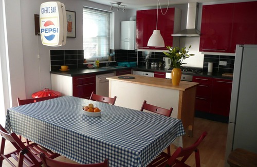 Margate House | Relaxed Margate cottage, minutes from the beach!