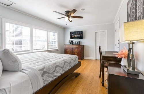 Mid-City Hotel | Relaxed Studio | Festivals & Fun Nearby
