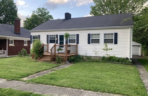 Lexington House | Relaxed summer home near UK and Hospitals