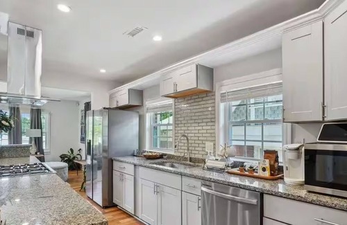 Atlanta House | Relaxig and Charming 2-bedroom House in Atlanta with WiFi, AC across st Betline