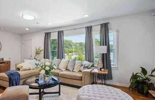 Atlanta House | Relaxig and Charming 2-bedroom House in Atlanta with WiFi, AC across st Betline