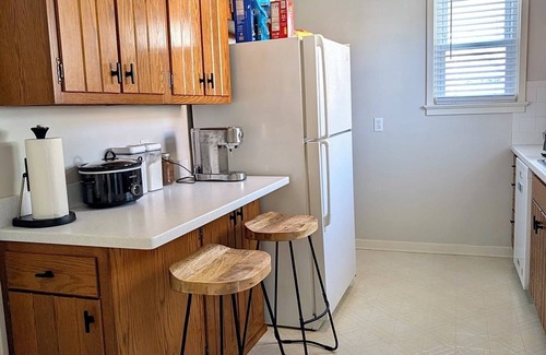 Camp Hill House | Relaxing 1-bedroom in a shared house Camp Hill with AC & working space