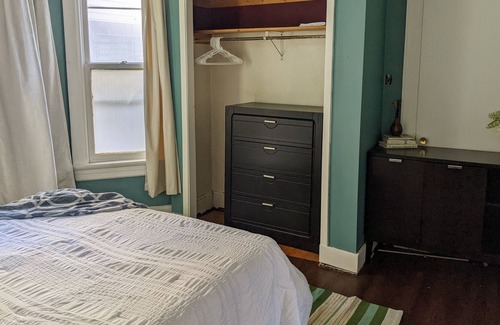 West Allis House | Relaxing 2-bed unit (pet -friendly)- 10 min from State Fair and Brewer's Stadium