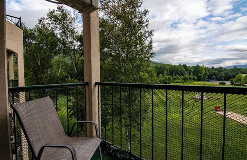 Lincoln Condo | Relaxing 2-bedroom condo in serene Lincoln with pool, fitness room, TV and WiFi