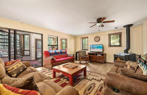 Croft House | Relaxing 2BD Cabin in the Sierra