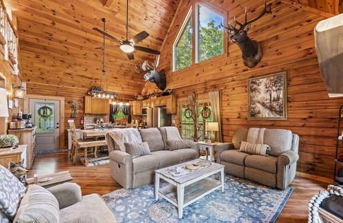 Sevierville Cabin | *Relaxing 2BDR Getaway! HOT TUB + Arcade + XBox*