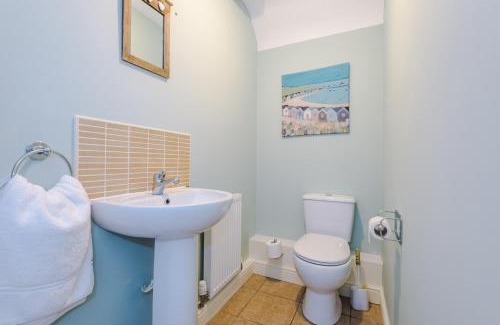 Broughton House | Relaxing 3 Bedroom Chester Home with garden