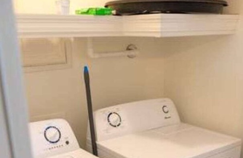Kreole Apartment | Relaxing 3BR/2BA Home Smart TV Full Kitchen W/D