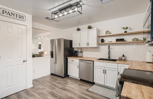 West San Antonio House | Relaxing 3BR Retreat Lackland BMT Riverwalk
