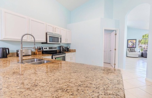 Lake Berkley House | Relaxing 4BR Pool Home in Gated Resort - 12 Min to Disney!
