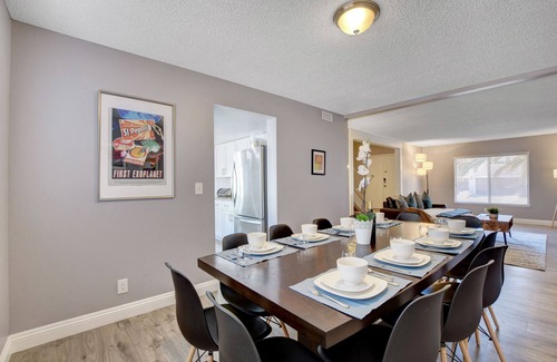 Paradise House | Relaxing 5bd/4ba + pool/spa/sauna, 10min to Strip