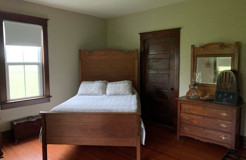 Hermann Other | Relaxing and cozy farmhouse a few miles from the town of Hermann!