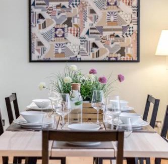 Abingdon Apartment | Relaxing and Spacious Kensington Apartment with Patio
