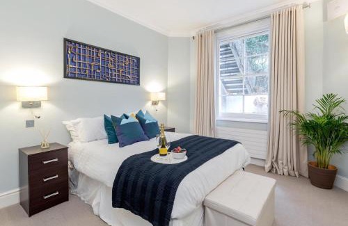 Abingdon Apartment | Relaxing and Spacious Kensington Apartment with Patio