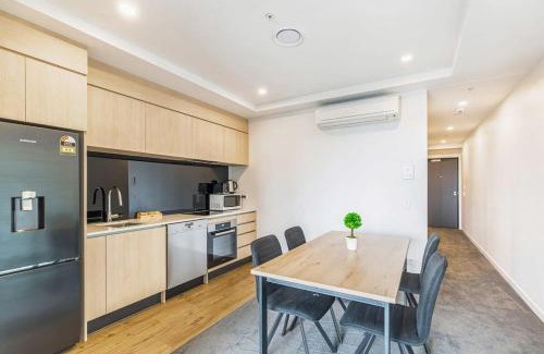 Mount Eden Apartment | Relaxing Apt Steps from Eden Park Zodiak Stays