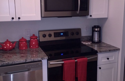 Ogunquit Condo | Relaxing Beach Retreat Minutes Away from the Beach and Downtown