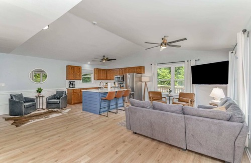 South Belmont House | Relaxing Belmont Escape: 4BR, 2.5BA, Pet-Friendly