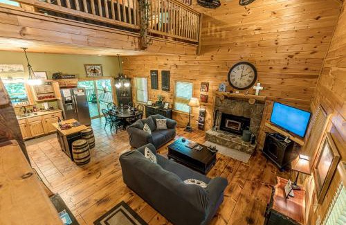 Sautee Nacoochee House | Relaxing Cabin with Screened Porch in Sautee Nacoochee, Georgia