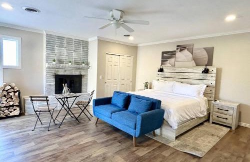 Cottonwood-Verde Village House | Relaxing Casita Stay in Cottonwood with Games and Fireplace