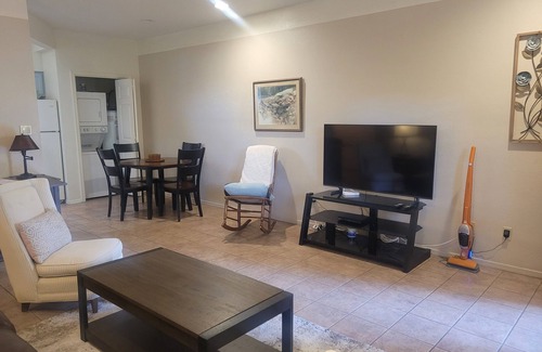 Sunrise Springs Condo | Relaxing condo with easy access to the pool-shopping-restaurants in Foothills