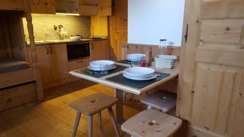Samedan Apartment | Relaxing confortable studio, heated garage, skiroom