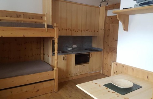 Samedan Apartment | Relaxing confortable studio, heated garage, skiroom