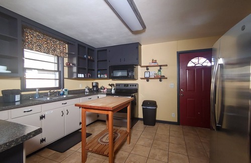 Cotter House | Relaxing cottage w/firepit, grill, private deck & cable blocks from white river