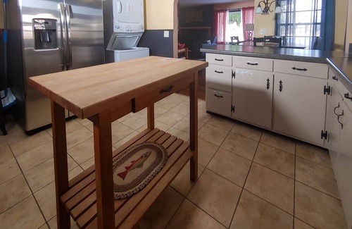 Cotter House | Relaxing cottage w/firepit, grill, private deck & cable blocks from white river