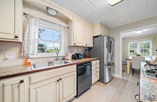 Fort King District House | Relaxing, Cozy 3 BR King Suite Pool Home! Modern finishings & Design!