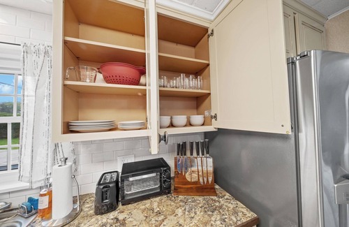 Fort King District House | Relaxing, Cozy 3 BR King Suite Pool Home! Modern finishings & Design!