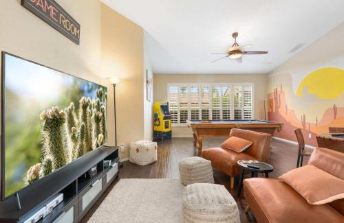Tatum Highlands House | Relaxing Desert Ridge Home Pool & Putting Green